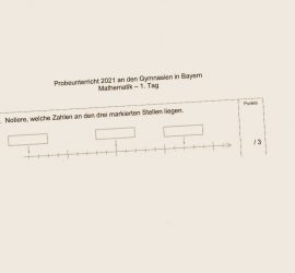 Ausschnitt aus dem Probeunterricht 2021 an den Gymnasien in Bayern, Mathematik, 1. Tag: Aufgabe 7 mit einem Zahlenstrahl, an dem drei Stellen markiert sind